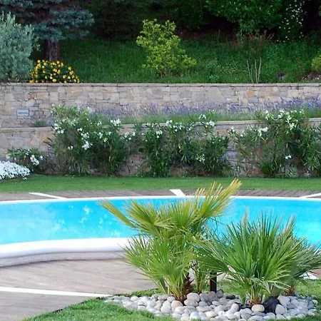 Luna Stunning Modern Shared Infinity Pool, Big Garden, Fantastic View,ac, Semesterbostad *