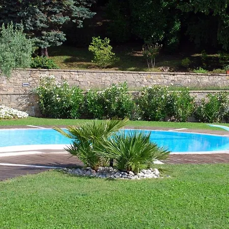 Luna Stunning Modern Shared Infinity Pool, Big Garden, Fantastic View,ac, Semesterbostad
