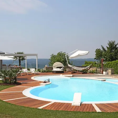 Semesterbostad Luna Stunning Modern Shared Infinity Pool, Big Garden, Fantastic View,ac,