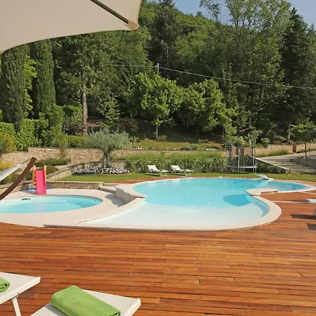 Semesterbostad Luna Stunning Modern Shared Infinity Pool, Big Garden, Fantastic View,ac,